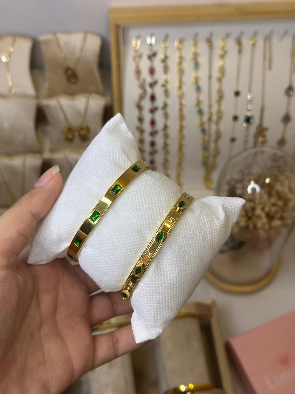 Emerald stone Handcuff