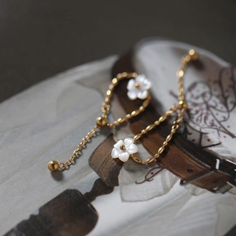 White Flower Adjustable Ring